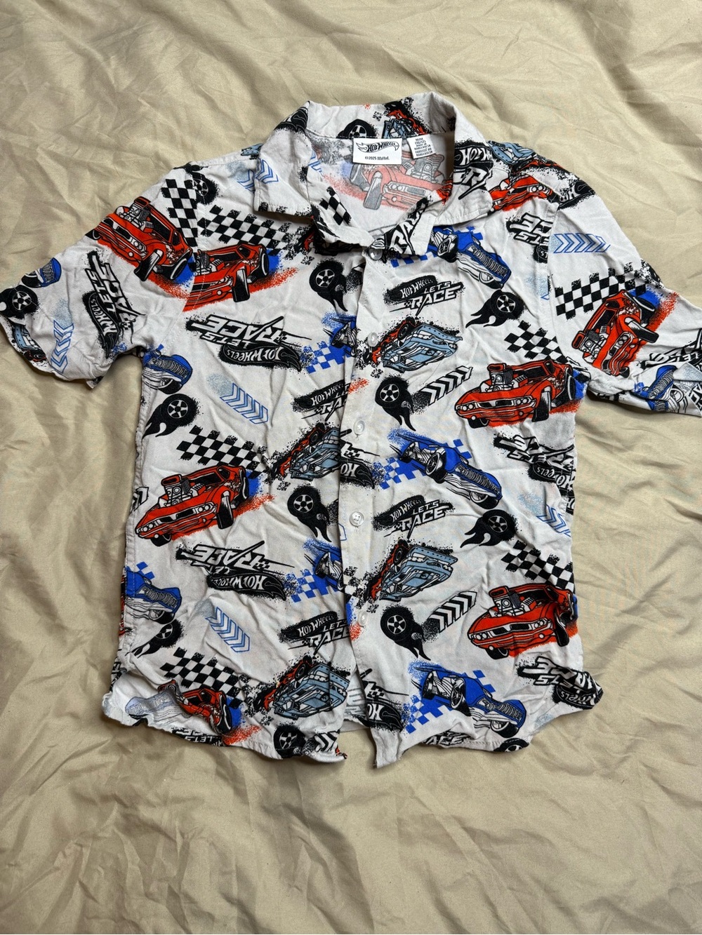 🔥2 for $10🔥Boys Hot Wheels White Racing Print Button-Up Shirt Medium (10/12)